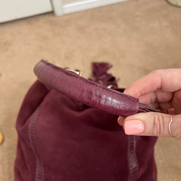 Charles David Burgundy/Purple Bucket/Hobo bag with dust cover - Picture 6 of 13